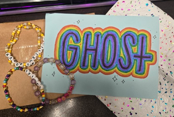 stickers_thecat's tweet photo. @guidinghaze ty ty ty! 😍 I love the double strand method so if I ever make bracelets again I'm stealin it 🥷 https://t.co/PngP9KoBFo