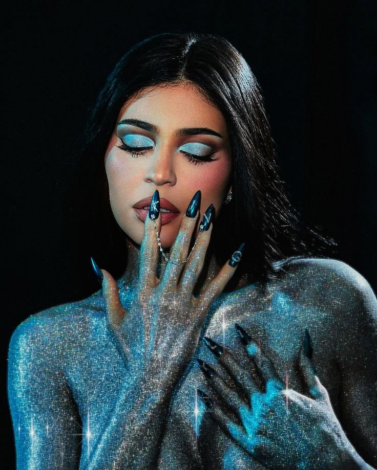 HOLLYWOODLOVERX's tweet photo. Kylie Jenner turned that mesmerizing sparkle dress into a whole celestial moment ✨💎 https://t.co/Q7K30ZOmX2