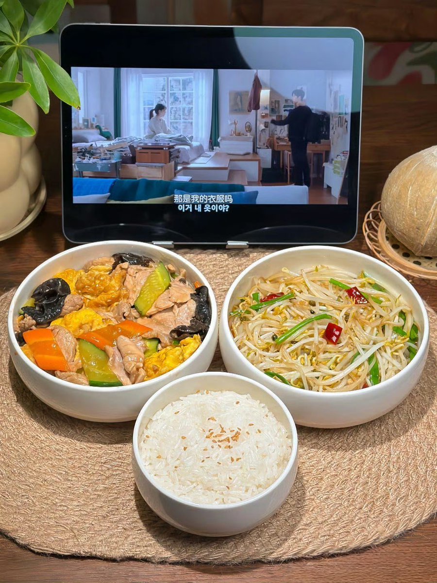 RobbiSenecpojx's tweet photo. Hoy cocino por mí mismo, ordeno mi casa, no necesito más salir a cenar todos los días: poco a poco aprendo a vivir mejor. https://t.co/dk6lQzPQiX