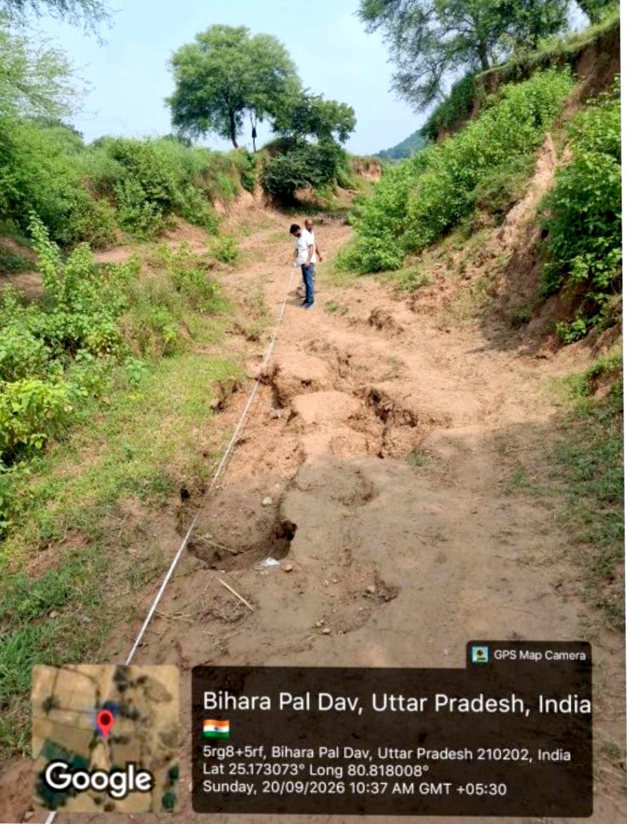 ChitrakootDm's tweet photo. जनपद में विद्यालयों तक सुगम आवागमन करने तथा ग्रामीण क्षेत्रों में आवागमन की सुविधा को बेहतर बनाने के उद्देश्य से जिला पंचायत द्वारा निम्न विकास कार्यों के प्रस्ताव स्वीकृत किए गए हैं—

🔹 ग्राम पंचायत बिहारा से मजरा बरगदपुरवा स्थित उच्च प्राथमिक विद्यालय तक 450 मीटर लंबी सीसी रोड का निर्माण कार्य ₹39.83 लाख की लागत से स्वीकृत किया गया है। कार्य शीघ्र प्रारंभ कराया जाएगा।

🔹 ग्राम पंचायत खम्हरिहा में जूनियर हाईस्कूल से प्राथमिक विद्यालय तक 400 मीटर लंबाई में अनुरक्षण कार्य का प्रस्ताव ₹11.94 लाख की लागत से स्वीकृत किया गया है।

इन कार्यों से विद्यालय आने-जाने वाले छात्र-छात्राओं सहित स्थानीय नागरिकों के आवागमन में सुविधा होगी तथा ग्रामीण क्षेत्रों में सड़क संपर्क एवं आवागमन व्यवस्था को और बेहतर बनाने में मदद मिलेगी।

#Chitrakoot #DistrictPanchayat #CCRoad #RuralDevelopment #InfrastructureDevelopment #Connectivity #DevelopmentWorks #VikasKarya