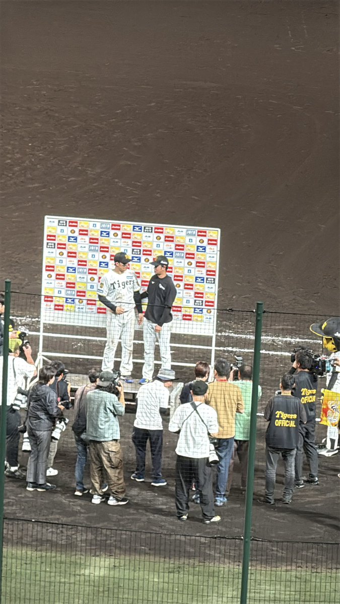 s_omotaka's tweet photo. 今日は久しぶりに甲子園に！
今日は主人とです😊
初めて勝った〜❣️ https://t.co/X44nUvYRTk