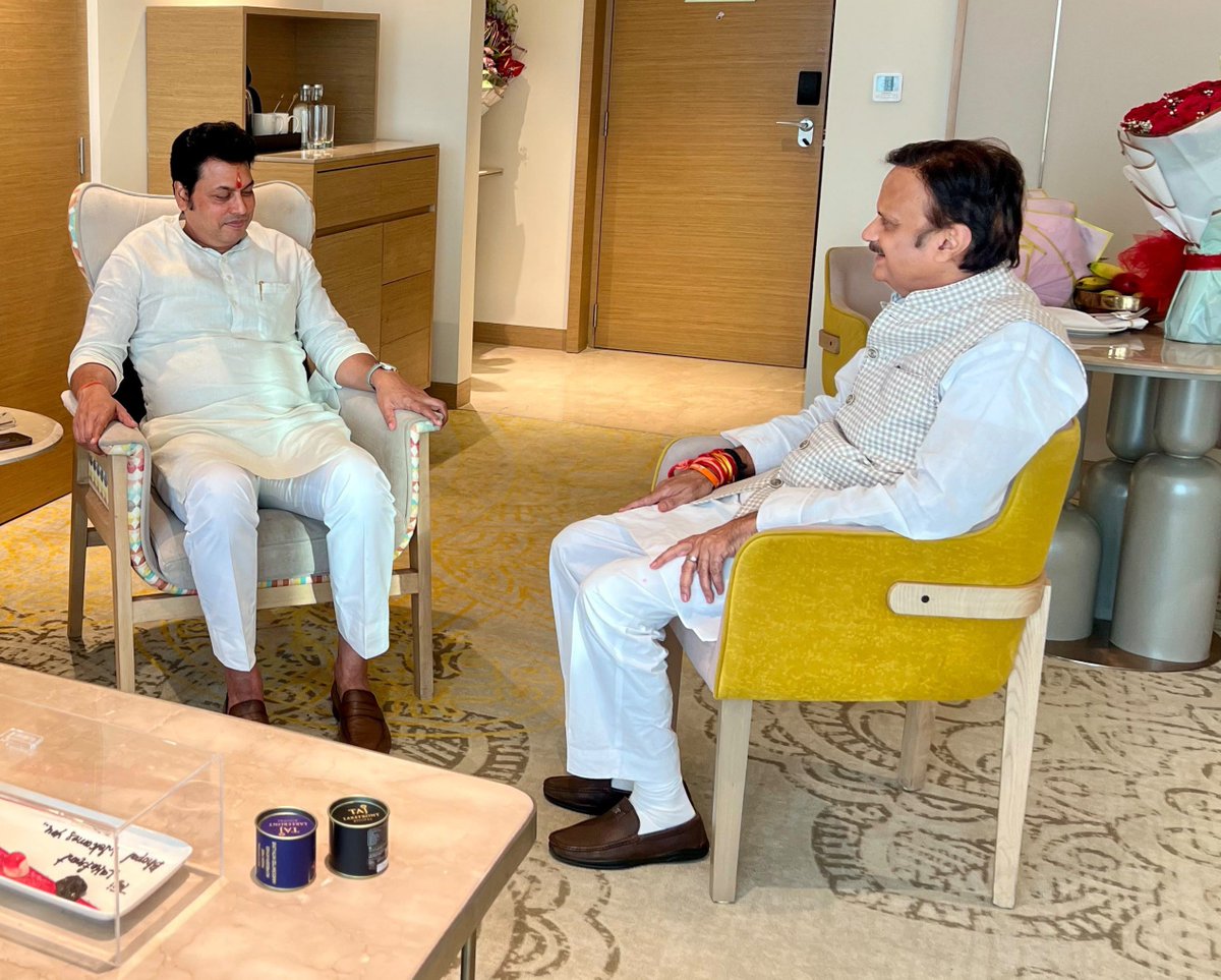 rshuklabjp's tweet photo. आज भोपाल में भारतीय जनता पार्टी के राष्ट्रीय महासचिव एवं भाजपा मध्य प्रदेश के प्रभारी श्री @BjpBiplab जी से शिष्टाचार भेंट की।

इस अवसर पर उन्हें नवीन दायित्व की हार्दिक बधाई एवं शुभकामनाएँ प्रेषित कीं।

मुझे पूर्ण विश्वास है कि आपके व्यापक अनुभव एवं संगठन कौशल से मध्य प्रदेश में भारतीय जनता पार्टी को और मजबूती मिलेगी तथा कार्यकर्ताओं में नवीन ऊर्जा का संचार होगा।