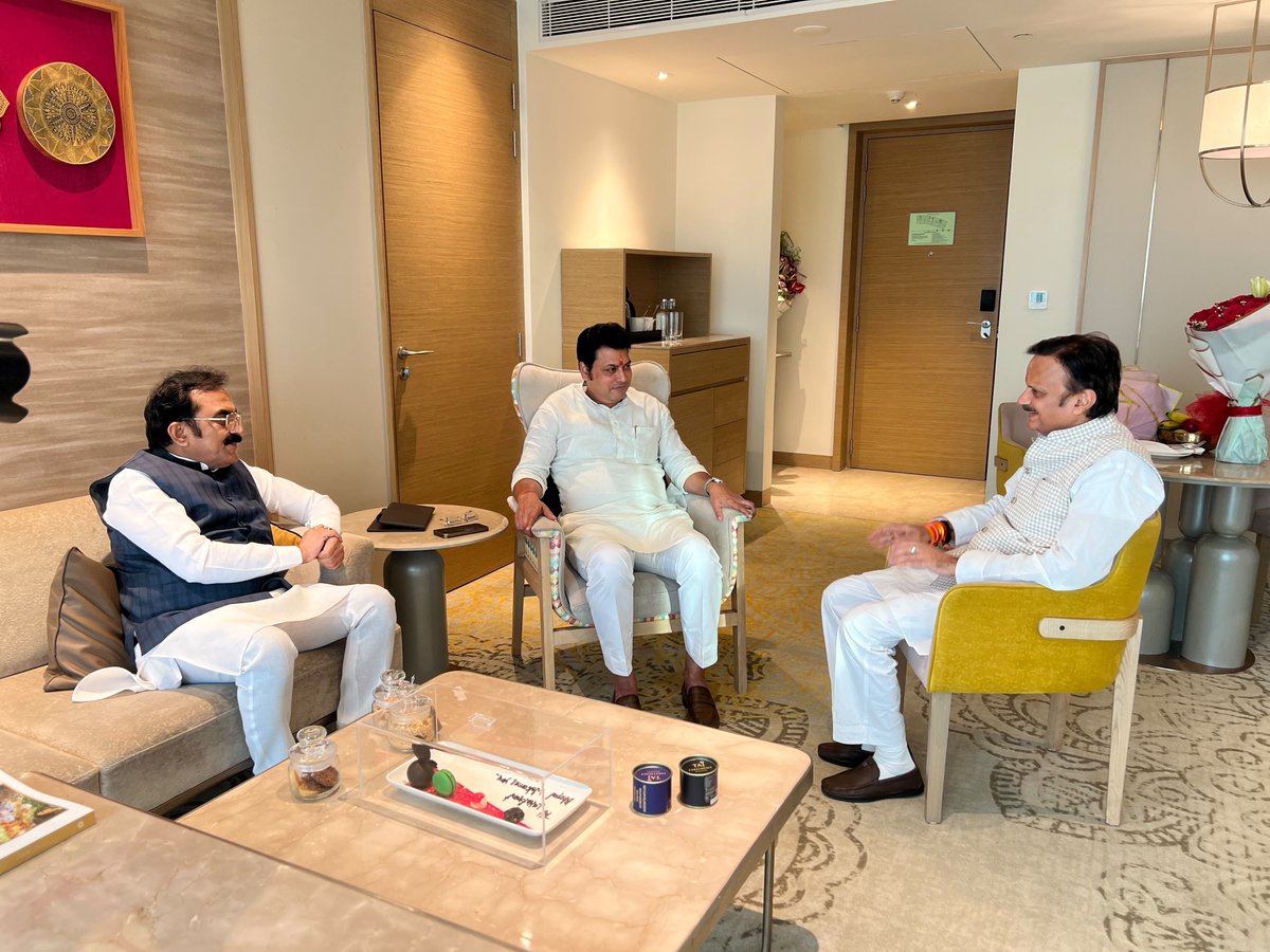 rshuklabjp's tweet photo. आज भोपाल में भारतीय जनता पार्टी के राष्ट्रीय महासचिव एवं भाजपा मध्य प्रदेश के प्रभारी श्री @BjpBiplab जी से शिष्टाचार भेंट की।

इस अवसर पर उन्हें नवीन दायित्व की हार्दिक बधाई एवं शुभकामनाएँ प्रेषित कीं।

मुझे पूर्ण विश्वास है कि आपके व्यापक अनुभव एवं संगठन कौशल से मध्य प्रदेश में भारतीय जनता पार्टी को और मजबूती मिलेगी तथा कार्यकर्ताओं में नवीन ऊर्जा का संचार होगा।