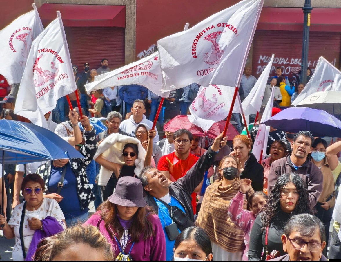 GloriaBritoN's tweet photo. Buenos días. Te invito a leer mi artículo de esta semana: EN LA CIUDAD DE MÉXICO ANTORCHA PROMUEVE INICIATIVA CIUDADANA PARA REGULARIZAR COLONIAS 
https://t.co/fwBG76c7SI https://t.co/9vxv10J9HO