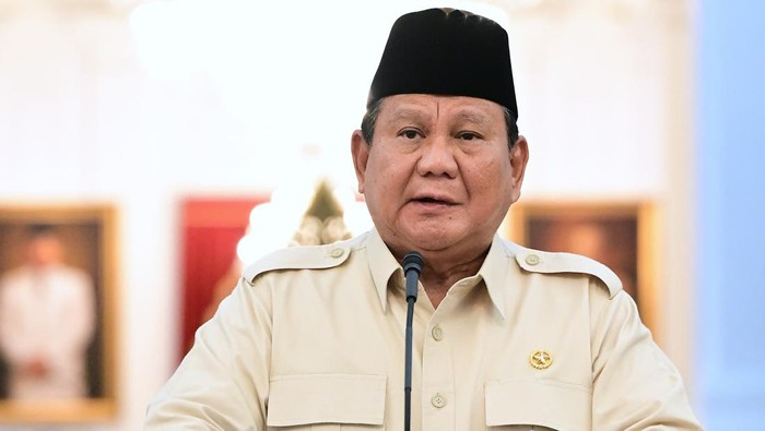 LambeSahamjja's tweet photo. BREAKING NEWS 
PRABOWO MAU KASIH BANTUAN SUBSIDI UPAH BERUPA UANG

kali ini bantuannya 300 ribu per bulan selama 3 bulan terakhir di tahun 2026

bantuan ini bakal dikasih ke 13,3 juta pekerja

total anggaran yang disiapin buat program ini sekitar rp 12 triliun https://t.co/Eos6fMaLc8