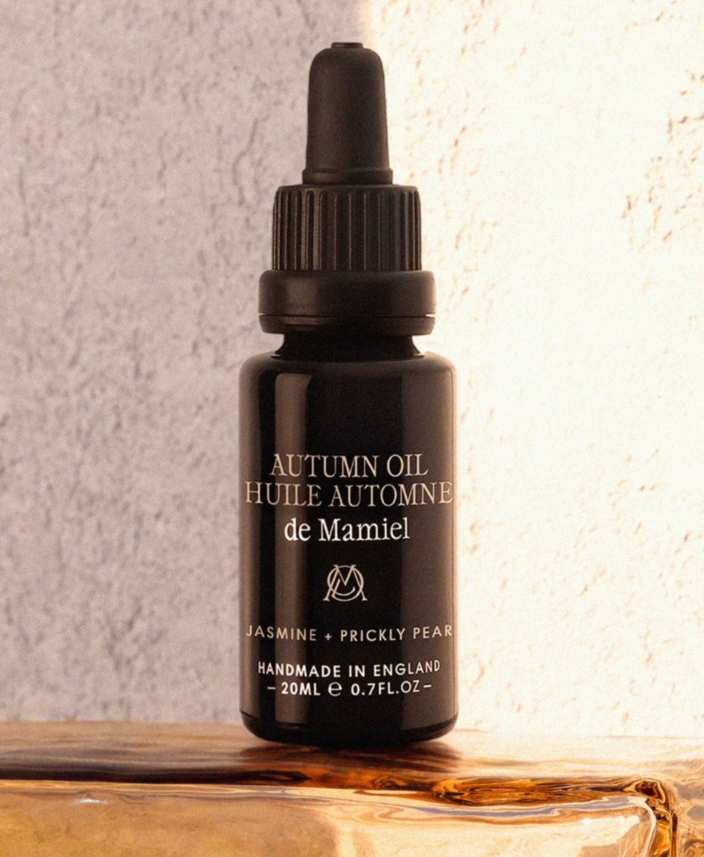 IntegrityBotani's tweet photo. Made to use from the Autumnal Equinox, de Mamiel's Autumn Seasonal Facial Oil brightens, hydrates and calms post-summer skin, with a grounding blend of sandalwood, patchouli and jasmine to uplift the mood as the days get shorter. https://t.co/47alltSSA9 https://t.co/OoZWp0n7Ml