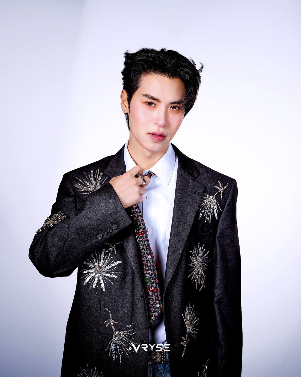VRYSE_Official's tweet photo. 💫 VRYSE : MEMBER 01 — CHEETAH
“THE SPARK”
พลังที่พร้อมจุดประกายทุกโมเมนต์ให้มีชีวิตชีวา
ทำความรู้จักกับ "ชีต้า" หนึ่งใน 4 สมาชิกของ VRYSE
Get to know CHEETAH,
one of the four voices of VRYSE.
#VRYSE #VRYSECheetah #VRYSEOfficial
#WeRiseStrongerTogether #GRMEntertainment https://t.co/EsInAjkr2M