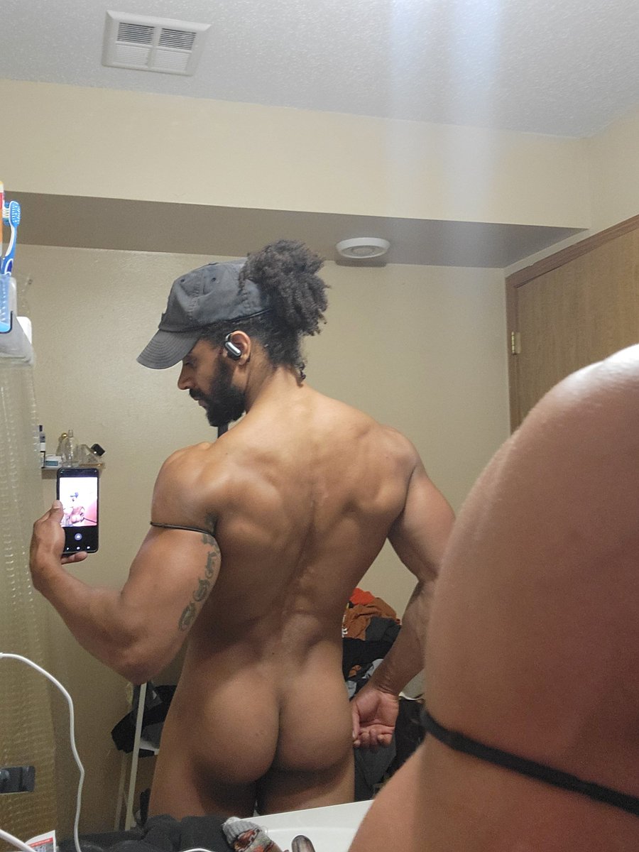 karma00T's tweet photo. Man bunz starting tk come in 🫱🏾‍🫲🏿 tree trunks coming soon 🫱🏾‍🫲🏿💪🏾 https://t.co/ceaeltNLJJ