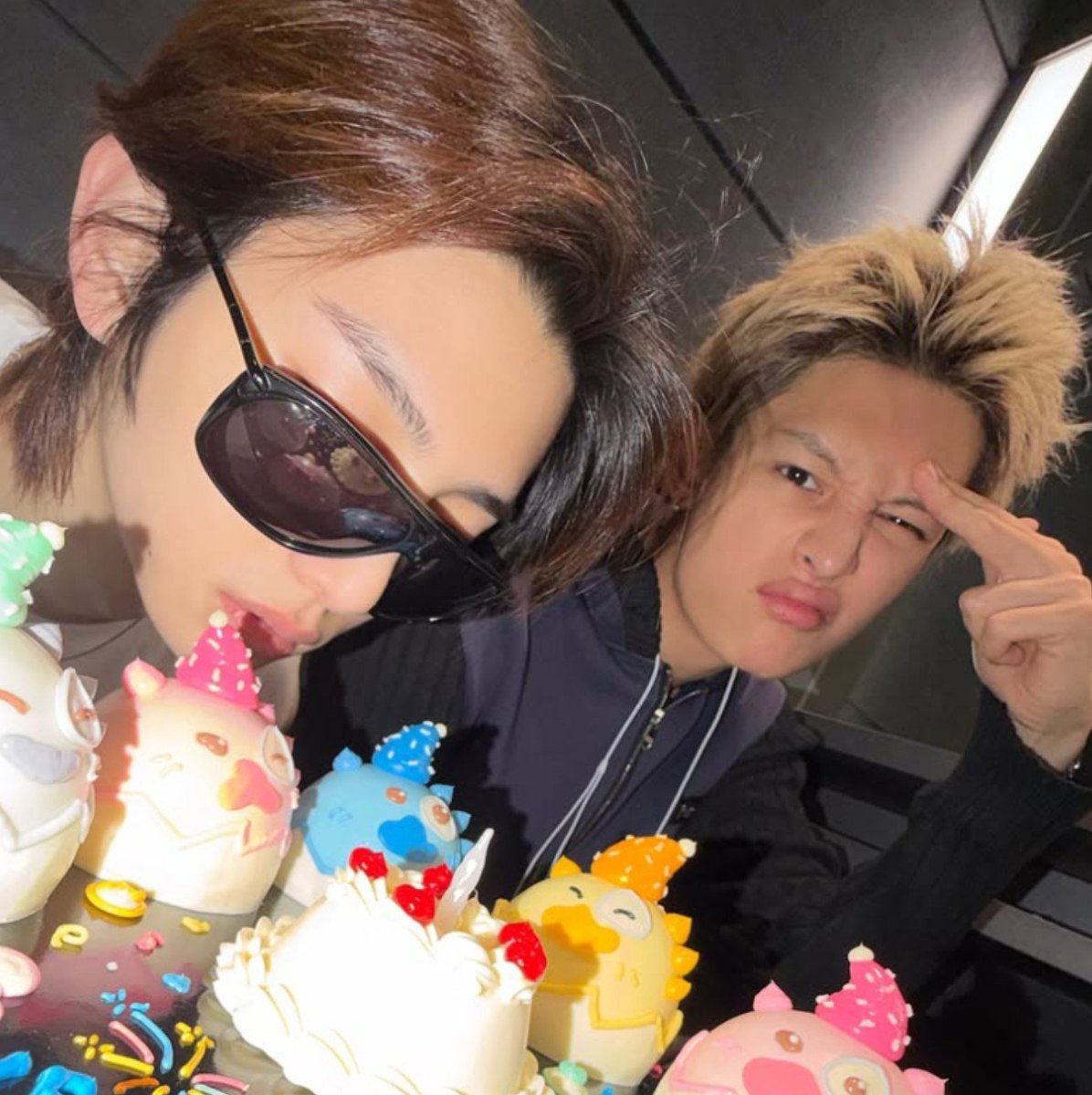 withcortis4life's tweet photo. i love the 'there's a kitty behind you juhoon' genre of jjujami so much 😭 https://t.co/P5eKbJWS3I