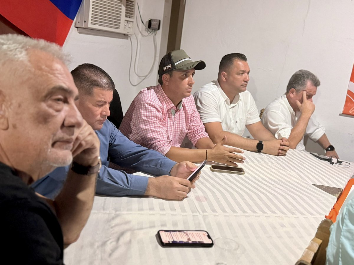 VP_Monagas_'s tweet photo. Maturín recibió al Bus de la Libertad. Desde VP Monagas acompañamos este encuentro y escuchamos historias que nos recuerdan que la libertad es un derecho, la dignidad no se negocia y ninguna familia debería vivir separada por razones políticas.

#BusDeLaLibertad #VoluntadPopular https://t.co/XHsfBh4ODQ