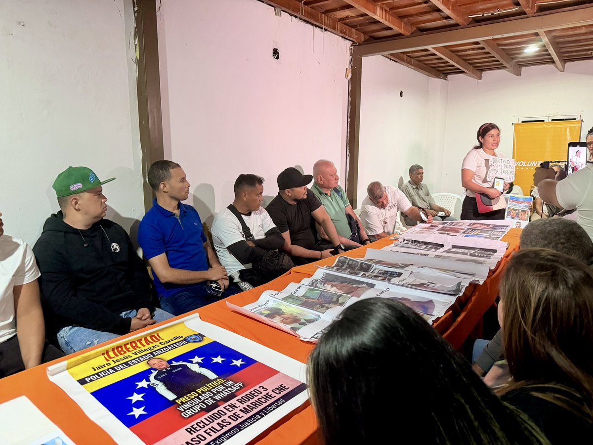VP_Monagas_'s tweet photo. Maturín recibió al Bus de la Libertad. Desde VP Monagas acompañamos este encuentro y escuchamos historias que nos recuerdan que la libertad es un derecho, la dignidad no se negocia y ninguna familia debería vivir separada por razones políticas.

#BusDeLaLibertad #VoluntadPopular https://t.co/XHsfBh4ODQ