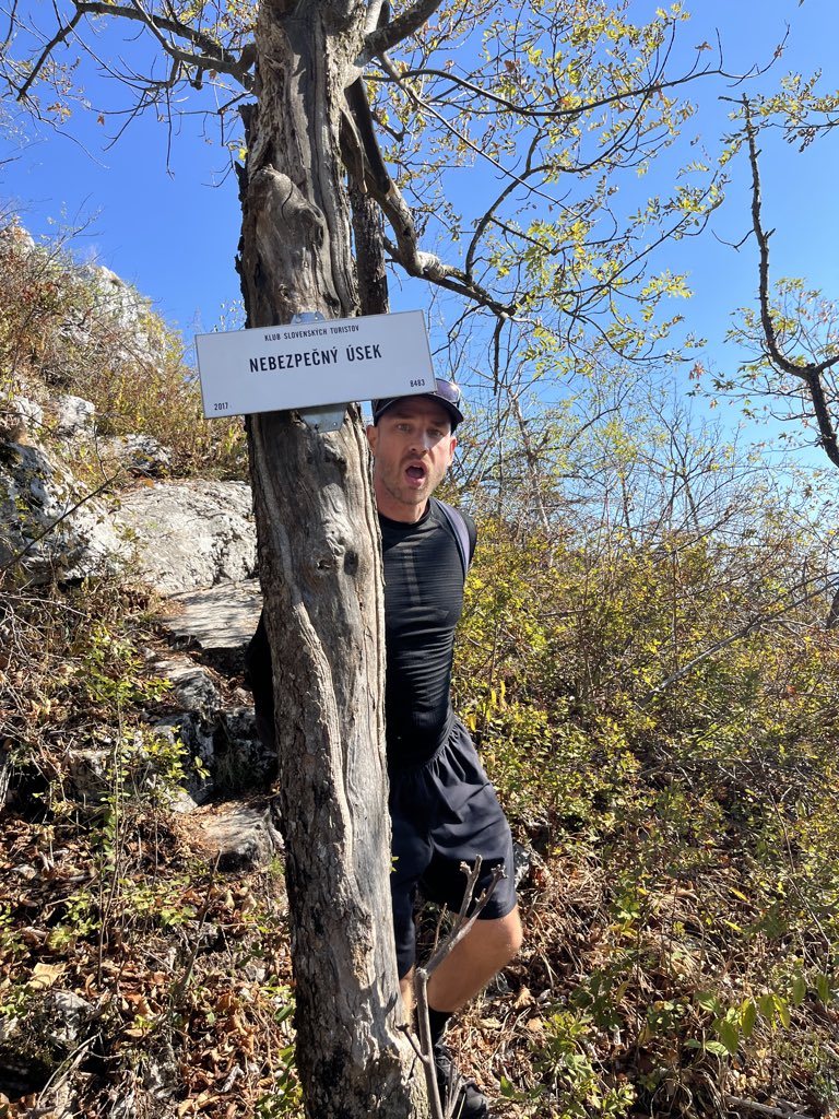 webekacko's tweet photo. Posledný deň zahájila expedícia presunom do Tisovca a výstupom na tunajší exponovaný, ale o to parádnejší hrebeň vrchu #Hradová. https://t.co/4o03AEMmem