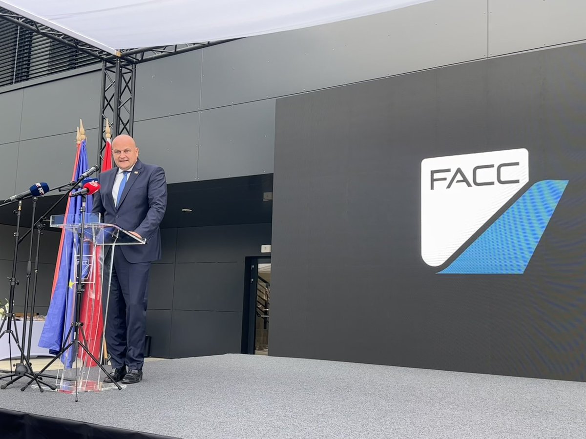 yts_at_eu's tweet photo. Last week #Austrian aeronautical component manufacturer #FACC in #Jakovlje celebrated together with minister @susnjar_a and CEO Robert Machtlinger the completion of the 2nd phase of investments on site - more to come! - creating innovative aerospace industry in #Croatia. 🇭🇷🤝🇦🇹 https://t.co/7PdherNRWh