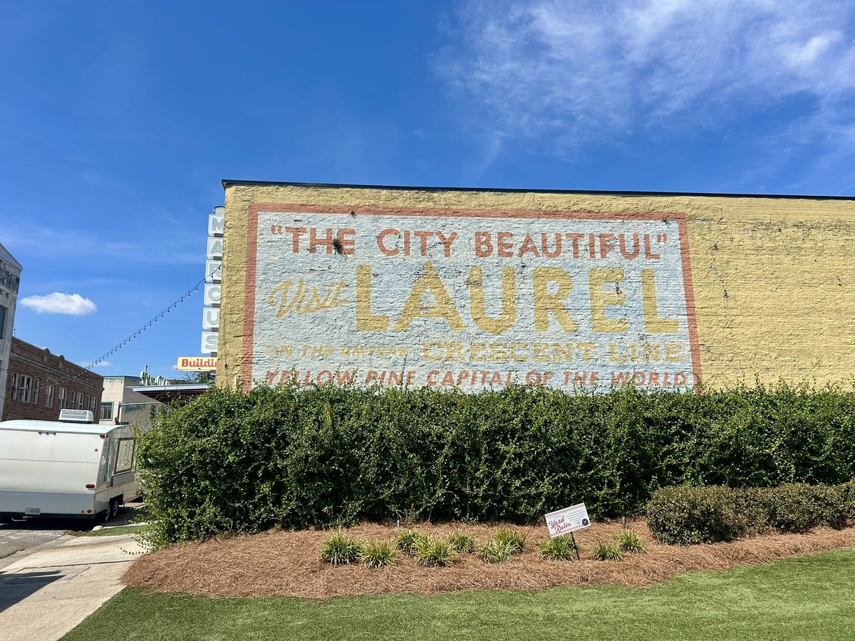 byEliHoff's tweet photo. NEW: I went to Laurel, Mississippi — the town where #Mizzou RB Ahmad Hardy was shot — to ask questions.

Here's the story of what I found during visits to the town's municipal court, its HGTV show film spots, and the biker club where the shooting happened:
https://t.co/NeuKmbKiNi https://t.co/bCvNWXfMRr