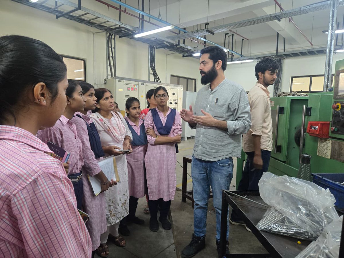 msmetcrohtak's tweet photo. 🏫 School Innovation Council (SIC) – Activity–2
📌 Under the DICE Initiative
🌟 Field Visit &amp; Idea Creation 💡
GGSSS Sampla, Rohtak
As part of the DICE (Design, Innovation, Creativity &amp; Entrepreneurship) Initiative, students of GGSSS Sampla, Rohtak actively participated in the https://t.co/y05irR51Gx