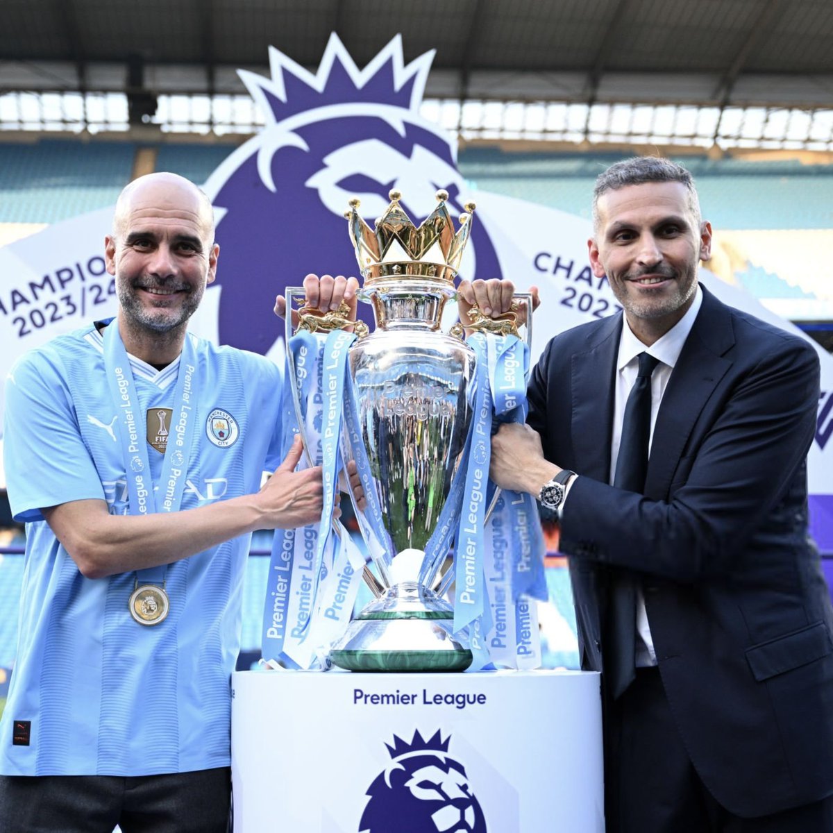 ActuFoot_'s tweet photo. 🚨 LE MESSAGE DE PEP GUARDIOLA 🇪🇸 AUX SUPPORTERS DE MANCHESTER CITY. 🩵👇

« JE VEUX QUE CHAQUE SUPPORTER DE MANCHESTER CITY À TRAVERS LE MONDE SACHE QUE JE SUIS LÀ, PLUS QUE JAMAIS.

Je suis, j’ai toujours été et je serai toujours derrière mon club, mon propriétaire, mon président [Khaldoon Al Mubarak], Ferran [Soriano], les joueurs, le staff, Enzo [Maresca] et vous, nos supporters uniques.

SOYONS CLAIRS : NOUS TRAVERSERONS CETTE ÉPREUVE ENSEMBLE.

Je vous aime tous. »

📲 Instagram