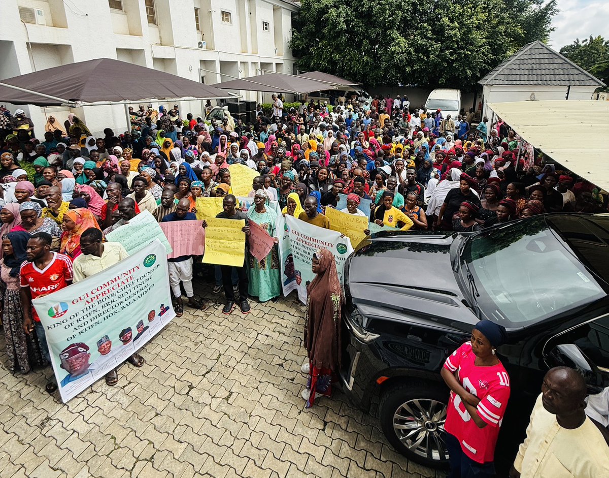 RelaxTIFN's tweet photo. *Delegation from Gui District Visits RTIFN Headquarters to Express Appreciation for President Tinubu* 

Yesterday, women,Youths and Elders from the Gui District gathered at the RTIFN Headquarters in Maitama, Abuja, to express their profound appreciation to President Bola Ahmed Tinubu for his continued support, empowerment initiatives, and commitment to community development.

The event, which brought together members of the community under the RTIFN platform, radiated a strong sense of unity, excitement, and optimism for the future.

Representatives of the delegation voiced their deep appreciation to the administration, declaring their  support and assuring President Bola Ahmed Tinubu of their votes for the APC and his second Term. They Further showed appreciation directed to Barr. Seyi Tinubu for impactful empowerment programs

The Director-General of RTIFN, Hon. Ahmed Bala, warmly welcomed the delegation. He delivered a special goodwill message from the Founder-in-Chief, Barr. Seyi Tinubu, reaffirming a steadfast commitment to grassroots development.

There was a Demonstration of tangible support, as 50 small-scale business owners from the district each received a grant of N100,000 to expand and strengthen their businesses. Hon. Ahmed Bala further assured the community of Barr. Seyi Tinubu’s commitment to ensuring that critical road infrastructure in the Gui District receives prompt attention and construction.

The former Minister of Women Affairs, Barr. Uju Kennedy-Ohanenye, graced the occasion with her presence. She commended the women and youths for their massive show of solidarity, encouraging them to keep believing in President Tinubu's vision for a prosperous Nigeria.
The engagement concluded on a high note, marked by renewed hope, empowerment, and a shared dedication to national progress.
@STinubu @officialABAT 
Signed 
Musa Abdulrahaman 
Director of Media RTIFN