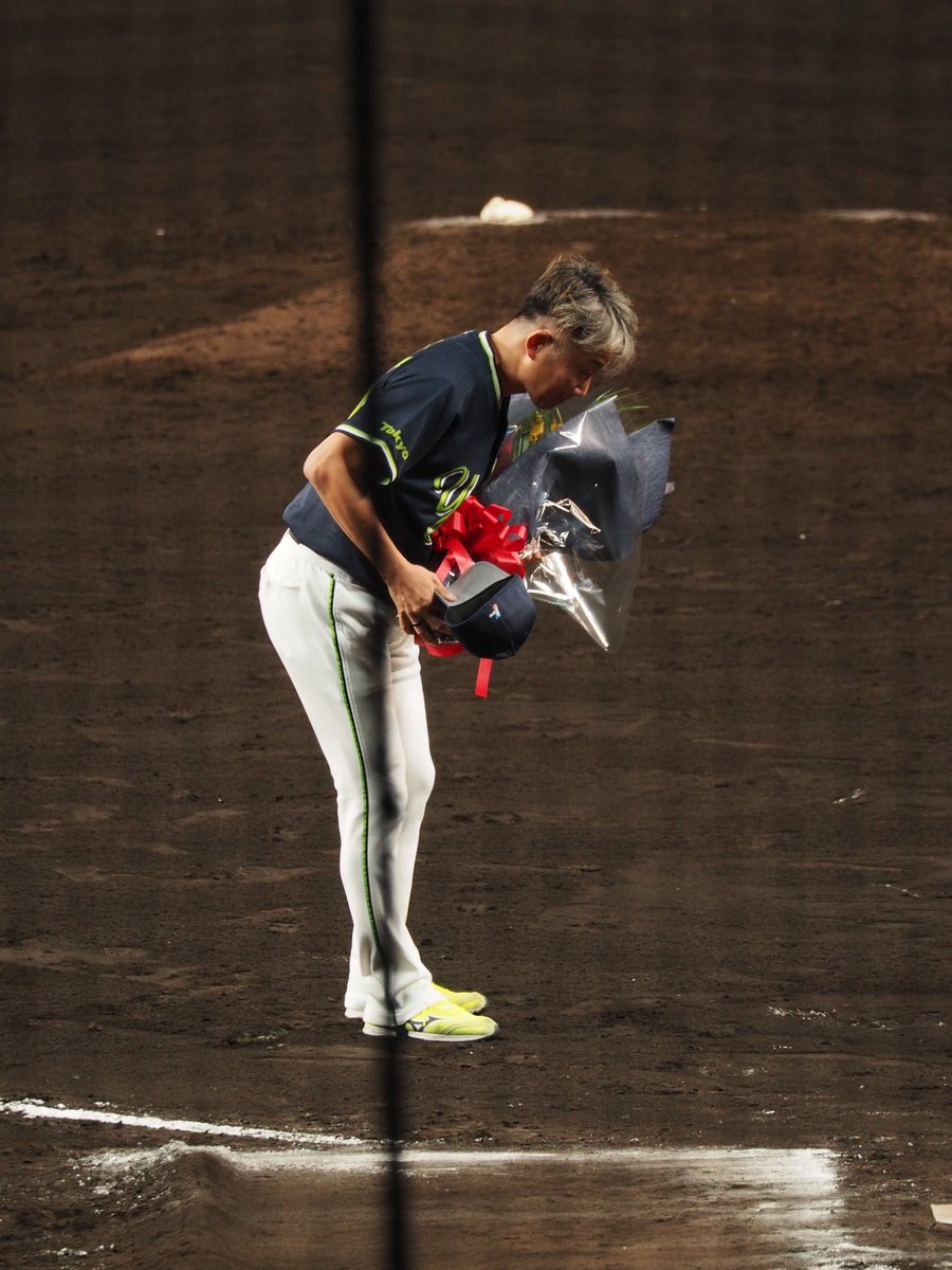caramelbox1017's tweet photo. 25年間おつかれさまでした👏
甲子園全体からの石川コール凄かった👏

#石川雅規
#スワローズ https://t.co/Zpczf8DVIf