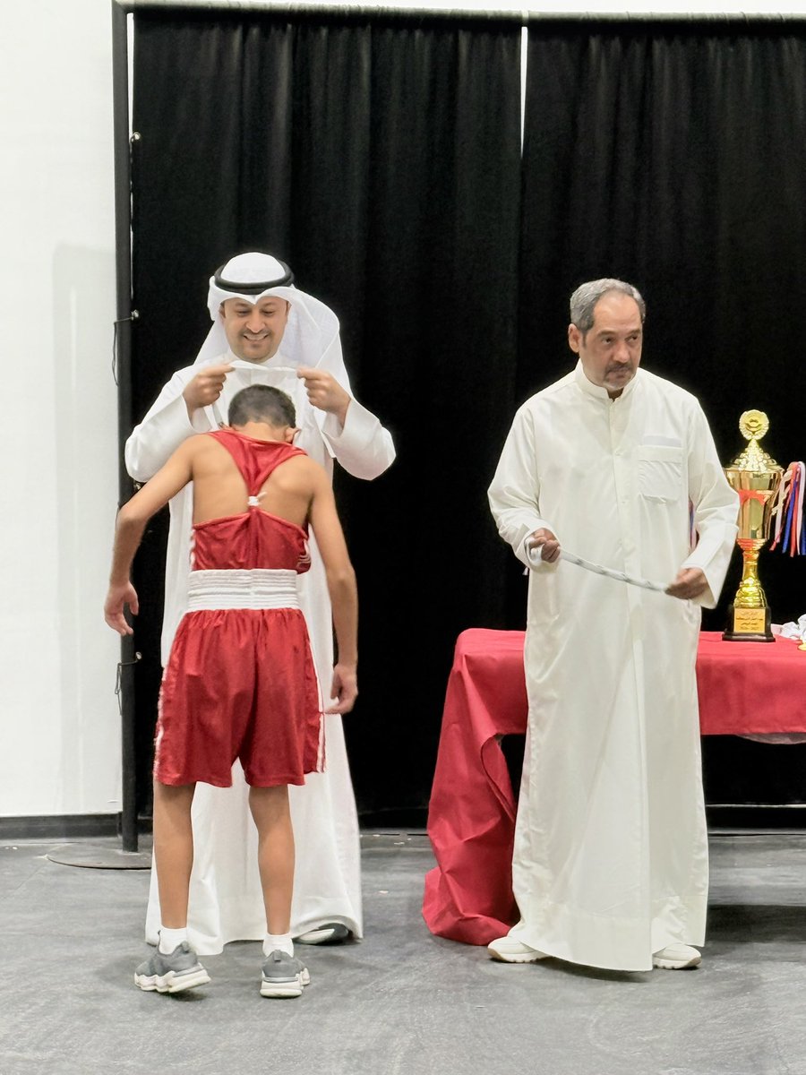 K_B_F's tweet photo. 🏆 توّج رئيس الاتحاد الكويتي للملاكمة، السيد عبدالله خالد العتيبي، الفائزين في بطولة الصغار الأولى للموسم الرياضي 2026 – 2027.

مبارك للاعبين والأندية الحاصلة على المراكز الأولى 🥊🇰🇼

#الاتحاد_الكويتي_للملاكمة https://t.co/Caiu2QT8pg