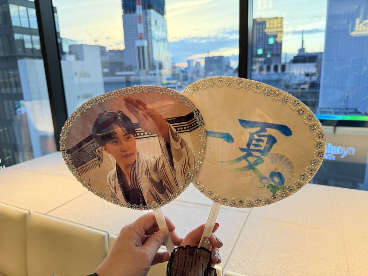 crownoffrogking's tweet photo. 雨が続いた9月だけど、一夏と太一くんの誕生日だけは雨に降られなかった☀
太一くんが見せてくれた銀座の空と、924の浅草の空。
さらば9月！ https://t.co/ba4g0wzExe