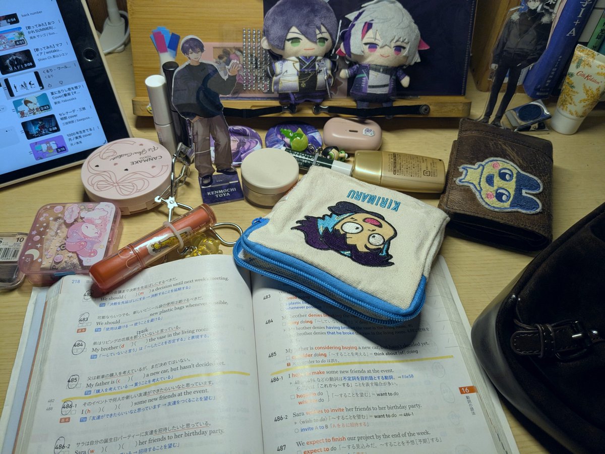 exn8e's tweet photo. グッズ届いたことに浮かれてライブ行く準備始めて今これ https://t.co/lCZQhjnGKL