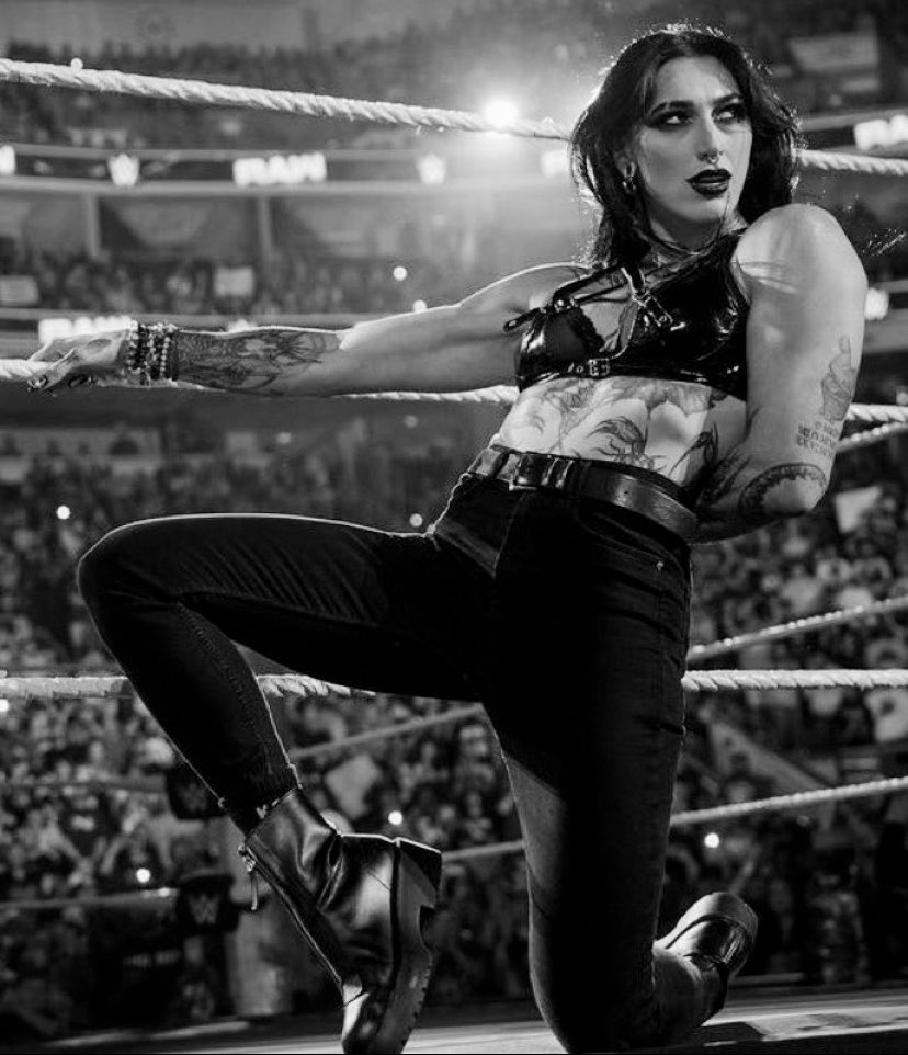 terripley's tweet photo. she's always and forever the coolest. 🖤 https://t.co/wQDKSBLdWX
