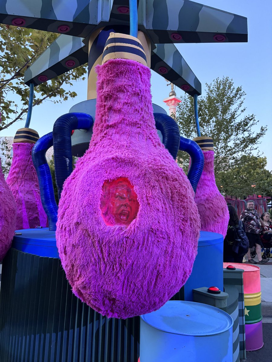 ShawnTheButcher's tweet photo. Perfect weekend at the most magical place on Earth 🌎 @HorrorNights @horrornightsorl 😱🎃 and @disney @waltdisneyworld 😍🎇 https://t.co/ppBu7xOLZV
