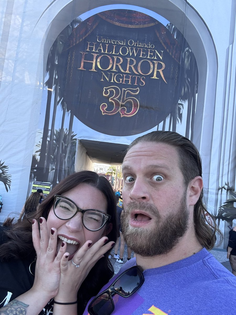 ShawnTheButcher's tweet photo. Perfect weekend at the most magical place on Earth 🌎 @HorrorNights @horrornightsorl 😱🎃 and @disney @waltdisneyworld 😍🎇 https://t.co/ppBu7xOLZV