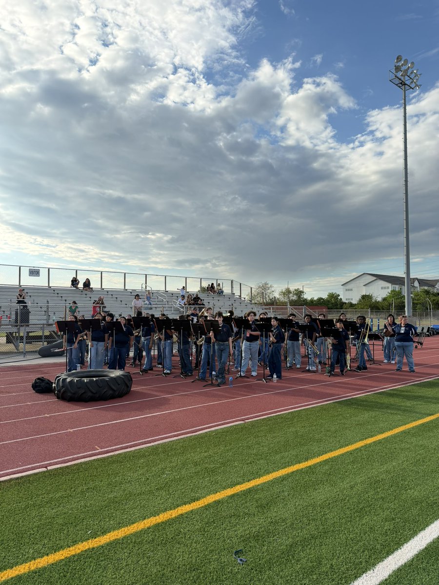 1HuskyAthletics's tweet photo. Great job by our band at last night football game @CySpringsHS !! @HopperMS https://t.co/1VtpconE3b