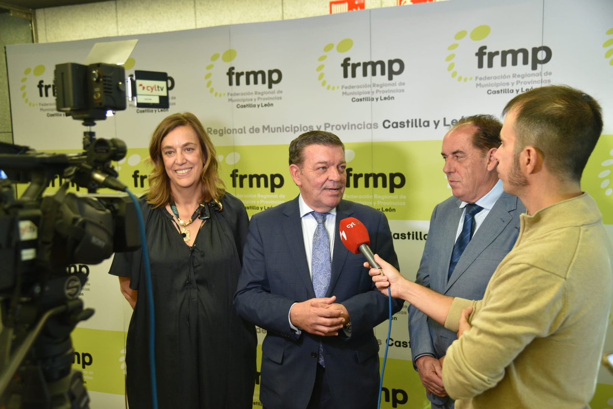 luismiggago's tweet photo. Hoy comparezco en la @frmpcyl para trasladar las principales líneas de actuación de @jcyl en Administración Local: más garantías para la financiación de las entidades locales, apoyo a los pequeños municipios y mejores servicios públicos para todos los vecinos de #CastillayLeón https://t.co/YfNB3ywxgi