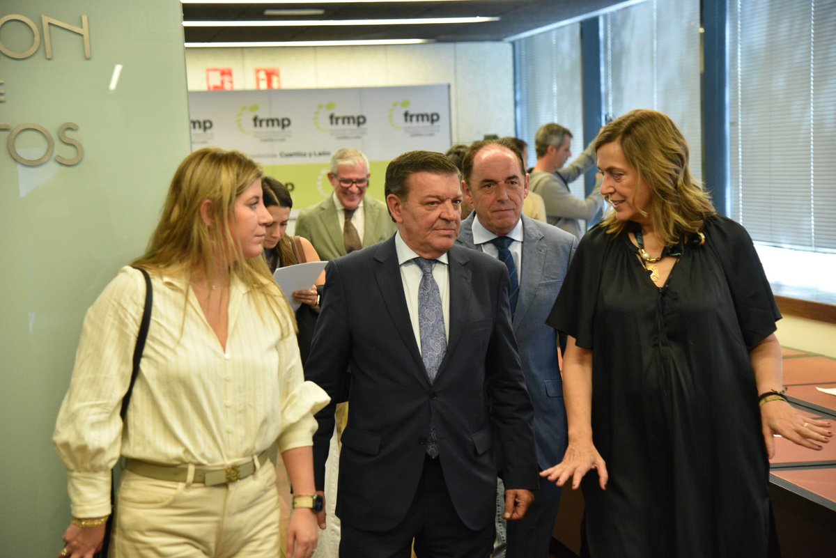 luismiggago's tweet photo. Hoy comparezco en la @frmpcyl para trasladar las principales líneas de actuación de @jcyl en Administración Local: más garantías para la financiación de las entidades locales, apoyo a los pequeños municipios y mejores servicios públicos para todos los vecinos de #CastillayLeón https://t.co/YfNB3ywxgi