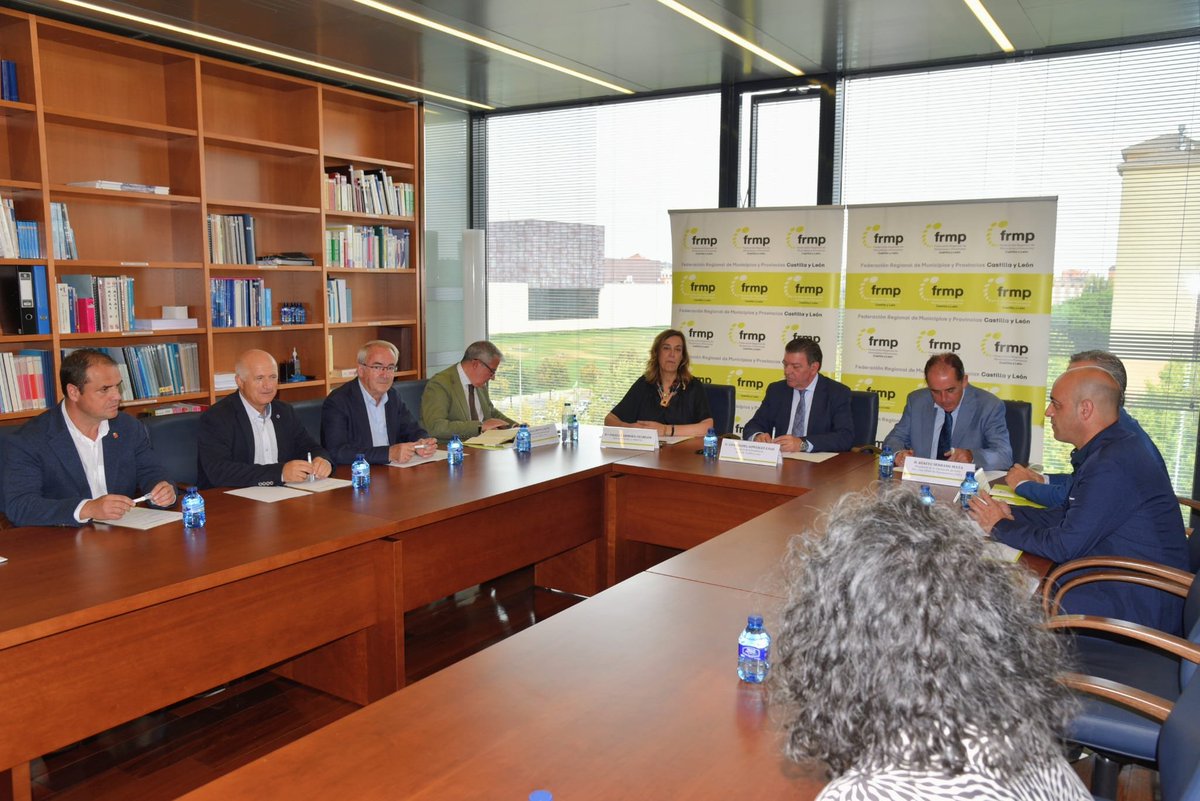 luismiggago's tweet photo. Hoy comparezco en la @frmpcyl para trasladar las principales líneas de actuación de @jcyl en Administración Local: más garantías para la financiación de las entidades locales, apoyo a los pequeños municipios y mejores servicios públicos para todos los vecinos de #CastillayLeón https://t.co/YfNB3ywxgi