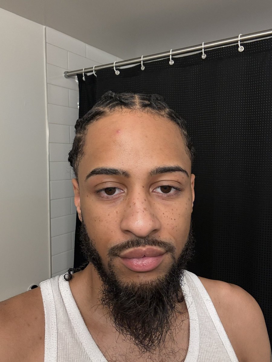 juneep32's tweet photo. I be happy as ever when I get my hair done 🙂 https://t.co/nmZOeAJDwV