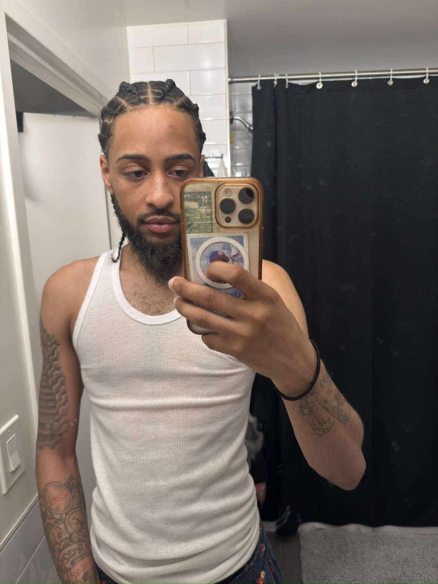 juneep32's tweet photo. I be happy as ever when I get my hair done 🙂 https://t.co/nmZOeAJDwV