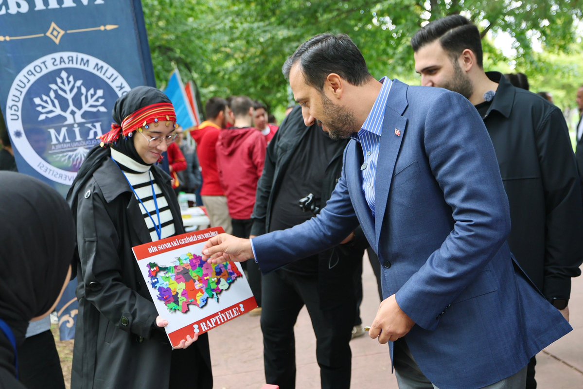 abdullahozdemir's tweet photo. Bir zamanlar öğrencisi olduğum üniversiteme, Kulüp Tanıtım Haftası dolayısıyla misafir oldum. Aynı atmosfer fakat farklı ve yepyeni, pırıl pırıl gençlerle bir aradayız. Renkli ve enerji dolu bir ortamda, genç kardeşlerimizle sohbet edip tanışma fırsatımız oldu. YTÜ'lü olmak ayrıcalıktır :)

📍Yıldız Teknik Üniversitesi • Davutpaşa Kampüsü

@UNIAKIstanbul