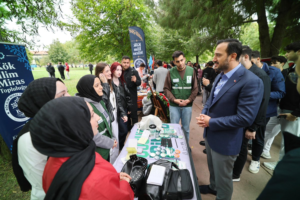 abdullahozdemir's tweet photo. Bir zamanlar öğrencisi olduğum üniversiteme, Kulüp Tanıtım Haftası dolayısıyla misafir oldum. Aynı atmosfer fakat farklı ve yepyeni, pırıl pırıl gençlerle bir aradayız. Renkli ve enerji dolu bir ortamda, genç kardeşlerimizle sohbet edip tanışma fırsatımız oldu. YTÜ'lü olmak ayrıcalıktır :)

📍Yıldız Teknik Üniversitesi • Davutpaşa Kampüsü

@UNIAKIstanbul