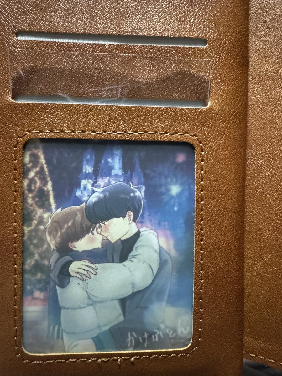 narunaru8635's tweet photo. スマホケースに入れてお供していただいております😭✨かわいい😭😭
ケースがボロになって買い直したので、かけぶとんさんのお名前を晒すことなくお供することになりました✌️ https://t.co/PHOqf66Qj2
