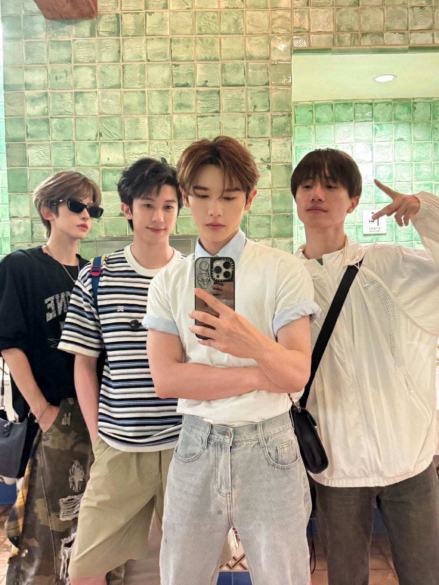 srsketar's tweet photo. มันจะมีอยู่คนหนึ่งอ่ะ พี่หล่อก็หาว่าพี่แอ็ค https://t.co/iUyB9OXMvL