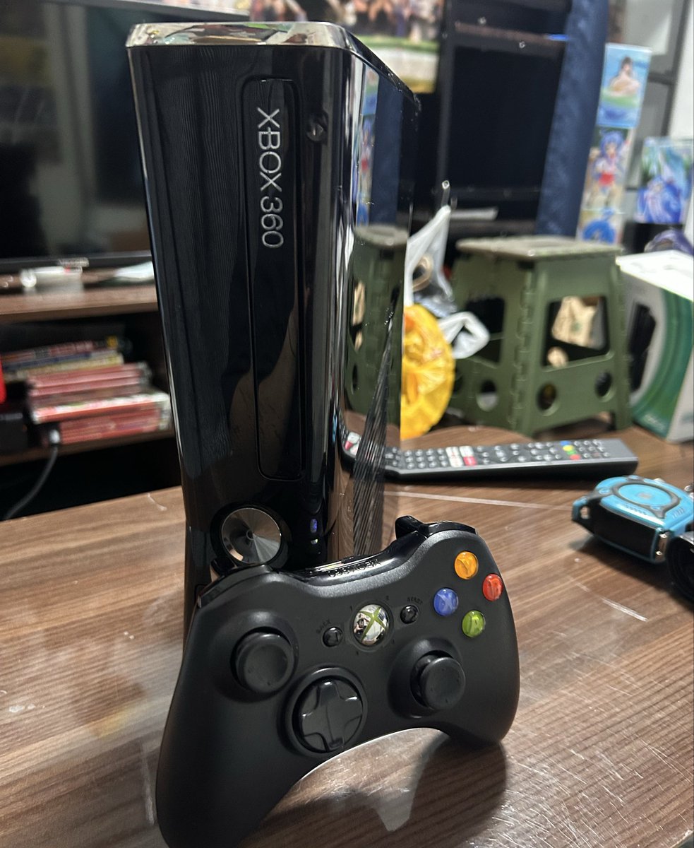 UMAmame2010's tweet photo. @q6phm なんか初期型のがなくて新型のXbox360s買ったんですけど黒いやつそれでもできるみたいです！中古だったんで動くか不安だったんですけど、今のとこ問題なく遊べてるので。 https://t.co/OLTza7uGgj