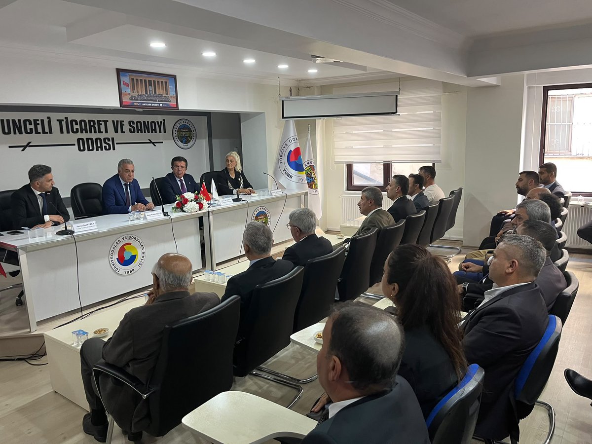 ZeybekciNihat's tweet photo. 📍 Tunceli Ticaret ve Sanayi Odası

Türkiye Yüzyılı Buluşmalarımız kapsamında iş dünyamızın temsilcileriyle bir araya geldik.

Tunceli’mizin üretim, yatırım ve istihdam potansiyelini, iş dünyamızın talep ve önerilerini değerlendirdik.

Üreten, istihdam sağlayan ve şehrine değer katan tüm girişimcilerimizin yanındayız. Misafirperverlikleri için oda yönetimimize ve katılımcılarımıza teşekkür ediyorum.