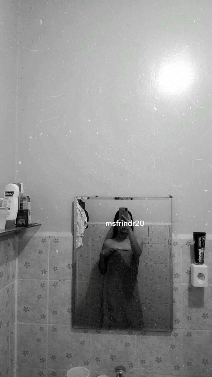 msfrindr20's tweet photo. Mandi sendiri atau mandi bareng? https://t.co/qCClKS6TKM