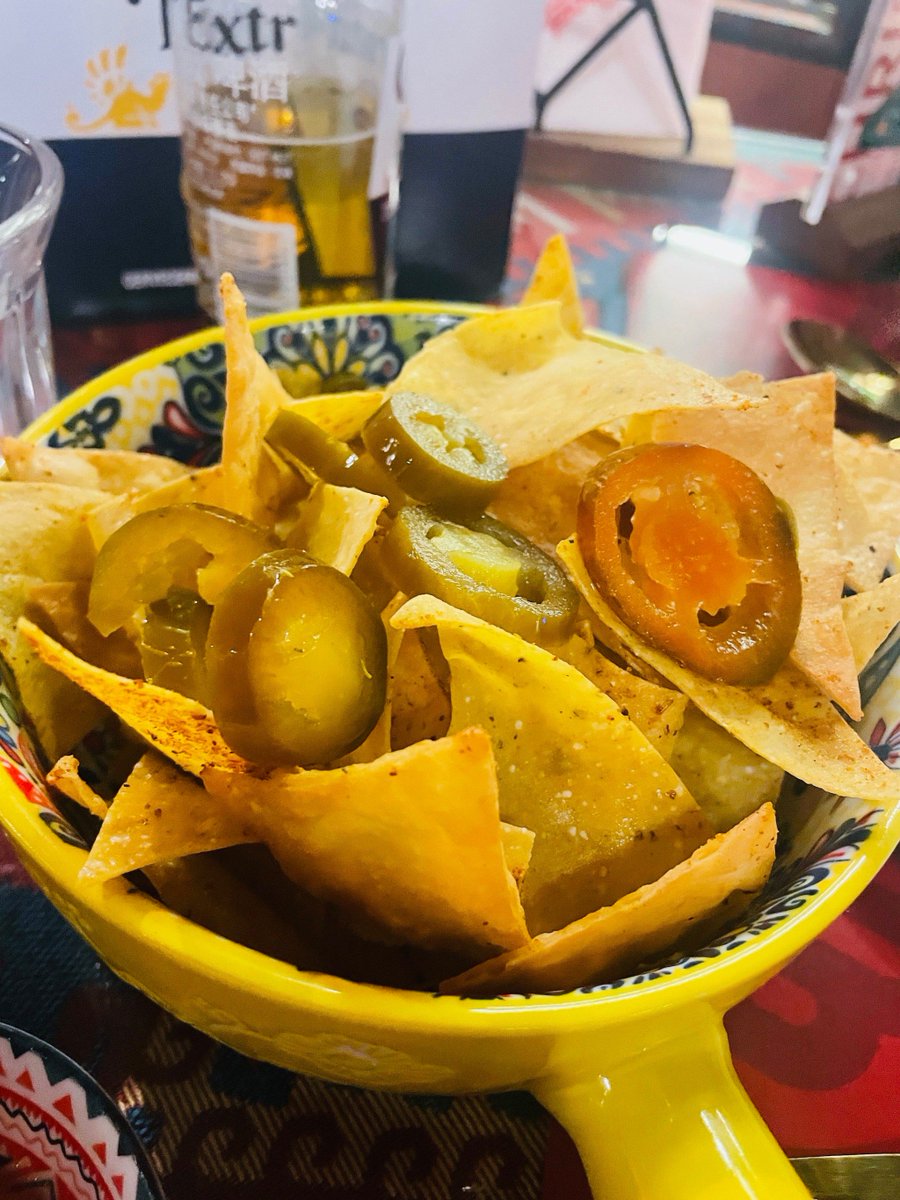 Oloughlinh0's tweet photo. Unos chilaquiles rojos recién hechos con queso y crema! El sabor de la cocina casera que alegra cualquier tarde. https://t.co/ahUcDwEI4k