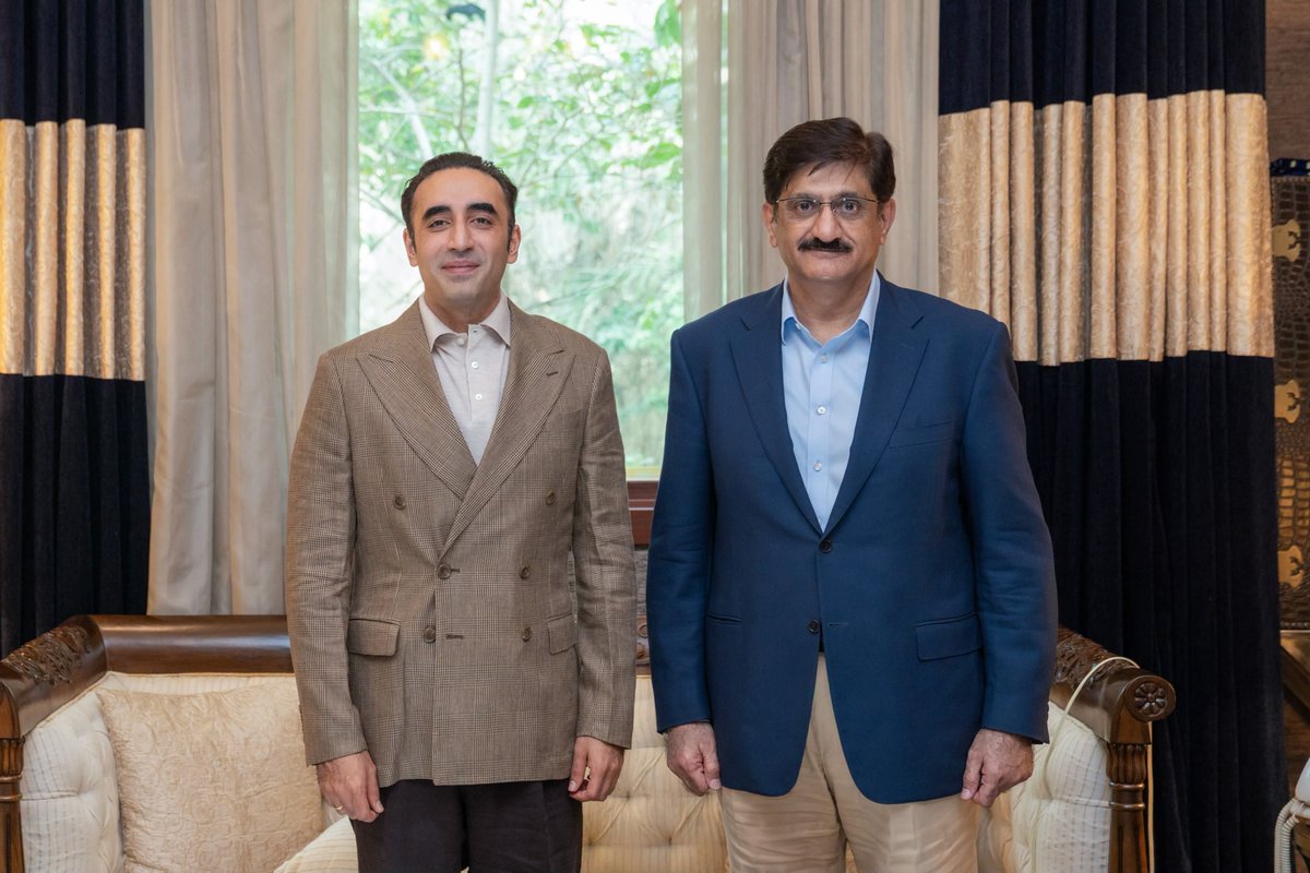 PressCiti's tweet photo. کراچی: پاکستان پیپلزپارٹی کے چیئرمین بلاول بھٹو زرداری سے سندھ کے وزیراعلی سید مراد علی شاہ نے بلاول ہاؤس میں ملاقات کی اور سندھ کی سیاسی اور انتظامی صورت حال کے حوالے سے بریفنگ دی۔ https://t.co/SQriq40MX5
