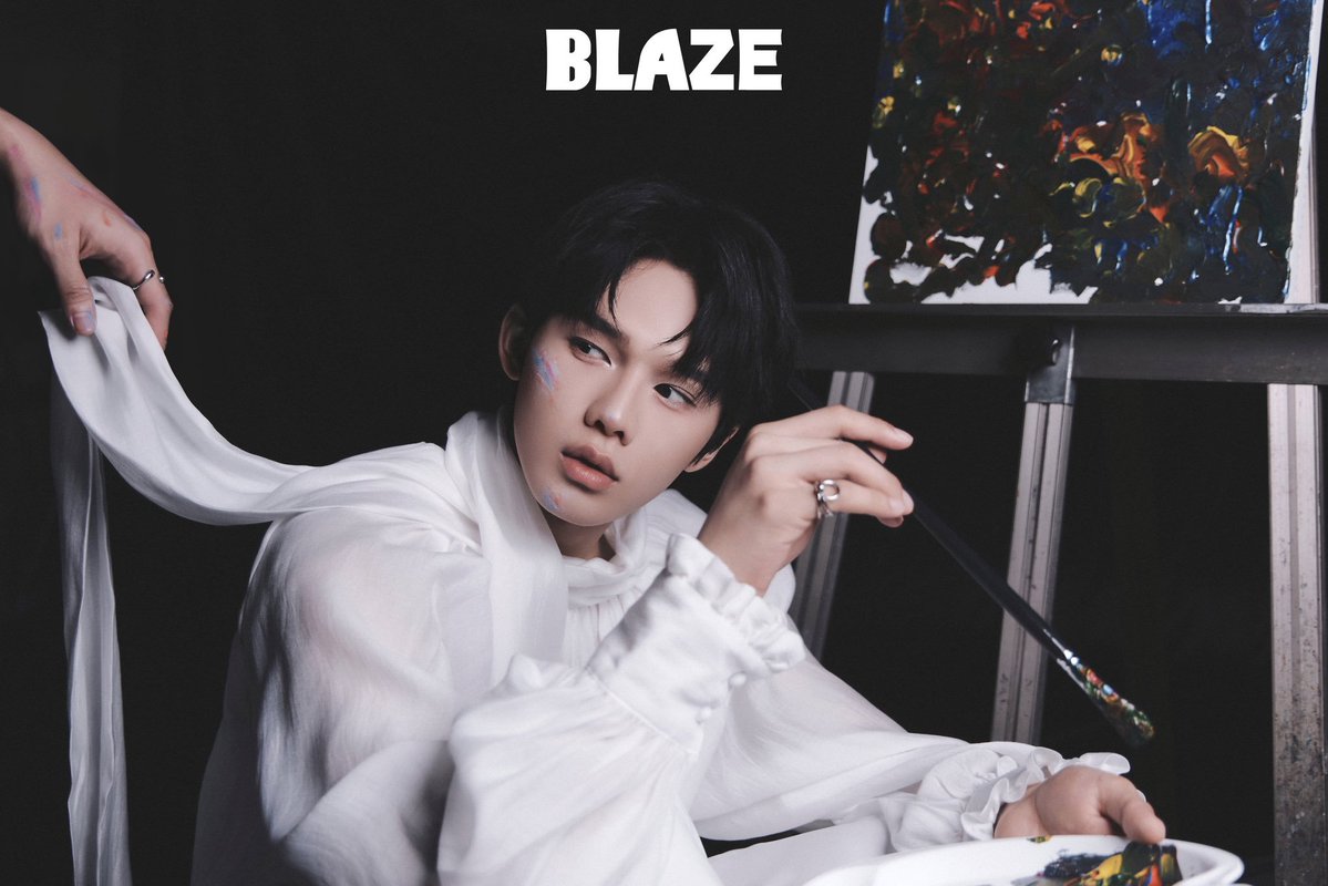 kupukuphu's tweet photo. what if a #ToptapMinlee AU where toptap is a designer tasked with designing clothes for top model minlee. what starts as a professional collaboration turns into an obsession. he attends the photoshoot himself to direct minlee's poses, offers him a nude photoshoot, and secretly sketches him in the middle of the night, consumed by his obsession 🫠
