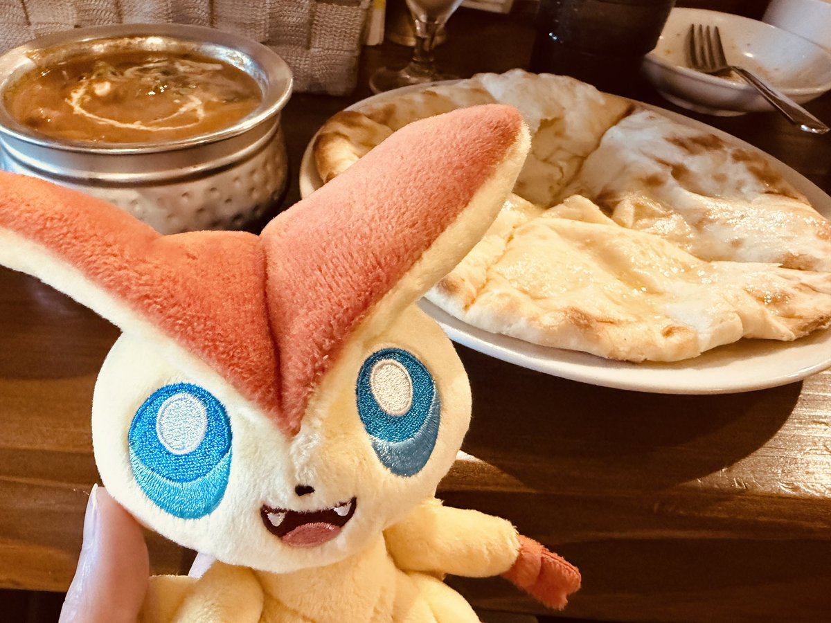 flamme_latte's tweet photo. 先週インドカレー屋さんへ
行ったよー🍛🧀
チーズナンめっちゃおいしい！
#ぬい撮り https://t.co/VI3GF170K3