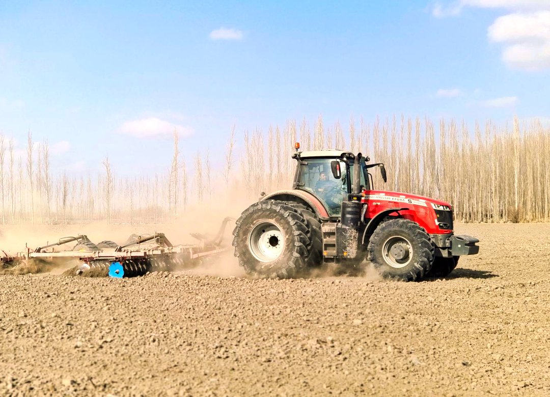 RiriFazria's tweet photo. This farm uses a clutch cylinder for efficient tillage and weeding. https://t.co/RFY4RdPnns