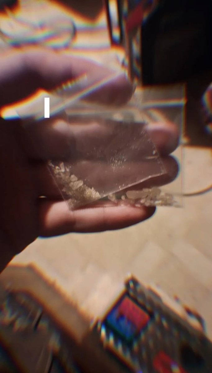 Youseen_nuthinn's tweet photo. Do i snort eat or shoot it? #drugtwt #nsfwtwt #molly #mdma #drugs #nsfw #lines https://t.co/VQZgsCdZ2c