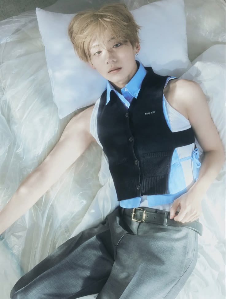 7rosekiller's tweet photo. the directors when they see sangwon walk in for the shoot: GET A BED. LAY HIM DOWN. https://t.co/Cu0frfGUi0