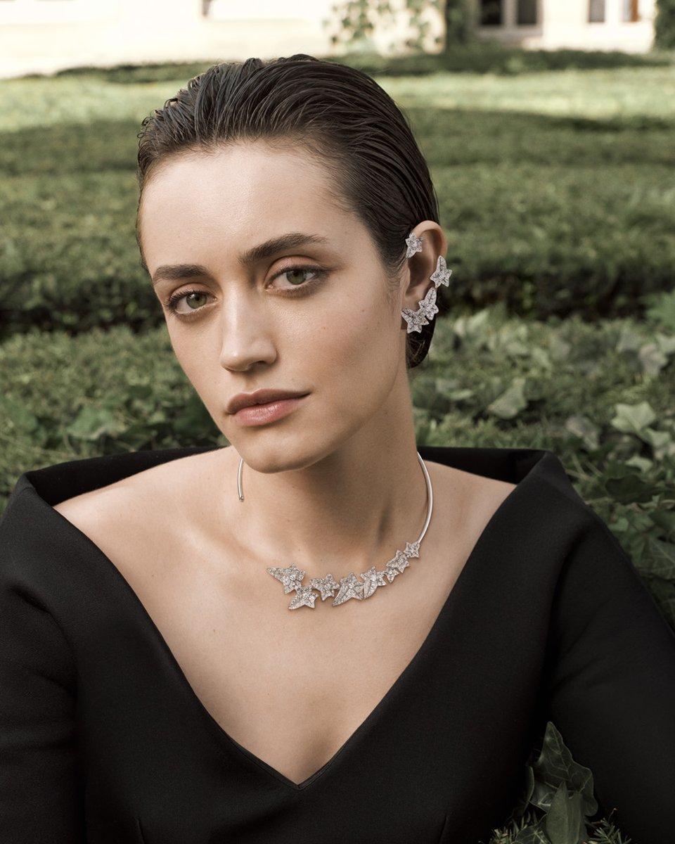 Boucheron's tweet photo. Freedom of the untamed. The leaves of the ivy wrap around the neck, wrist, and fingers in the Lierre de Paris collection: a tribute to nature in its raw state.
 
#Boucheron #LierredeParis https://t.co/Ux0zmqNXJZ