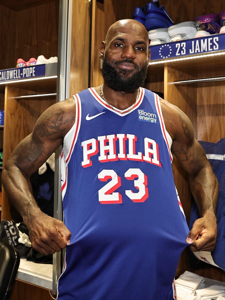 NBA_Philippines's tweet photo. LeBron Raymone James Sr. checking in for Philly 💯

#NBAPhilippines #AmericanExpressNBATipOff2026 https://t.co/seThQIEshI
